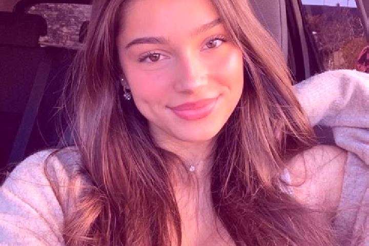 Clara, 31, a brunette hazel-eyed slavic companion based in Sandovalina. Offering OWO, Fetish, Party Girl. Available for incall and outcall, overnight booking...