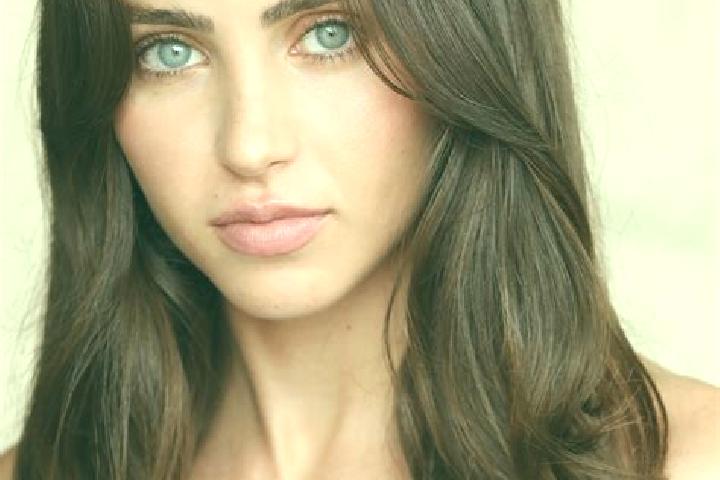 Clara, 31, a dark blonde brown-eyed latina companion based in Hegelsom. Offering A-Level, OWO, CIM, Couples. Available for incall and outcall, day and evenin...
