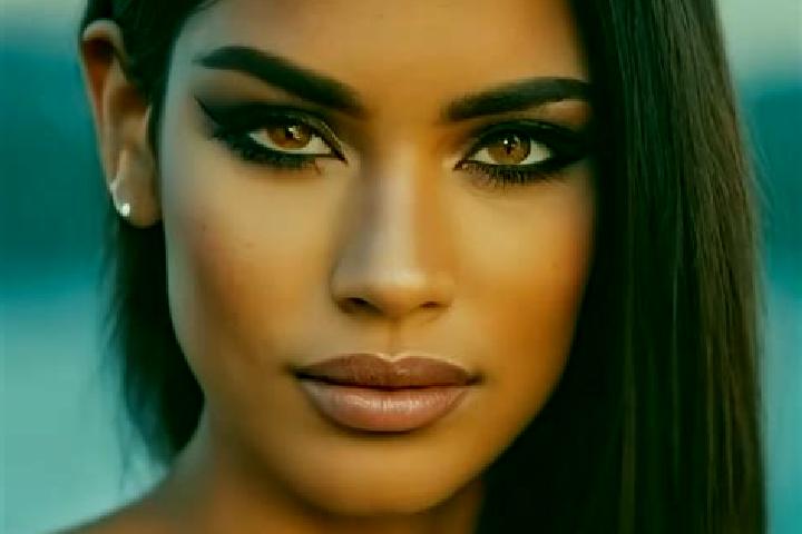 Clara, 31, a red green-eyed latina companion based in Lolif. Offering Couples, 69. Available for incall and outcall, day and evening dates.