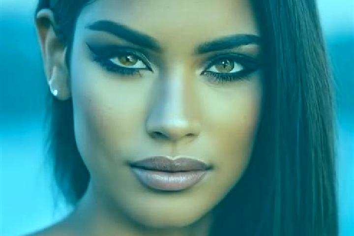 Clara, 31, a red hazel-eyed latina companion based in Khorishki. Offering CIM, Girlfriend Experience, Striptease. Available for incall and outcall, day and e...