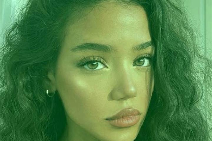 Clara, 32, a black brown-eyed european companion based in Zdikov. Offering Erotic Massage, CIM, Overnight, OWO. Available for incall and outcall, overnight b...