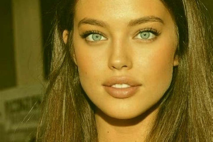 Clara, 32, a chestnut blue-eyed caucasian companion based in San Mauro Torinese. Offering Party Girl, Domination, Erotic Massage, Striptease. Available for i...