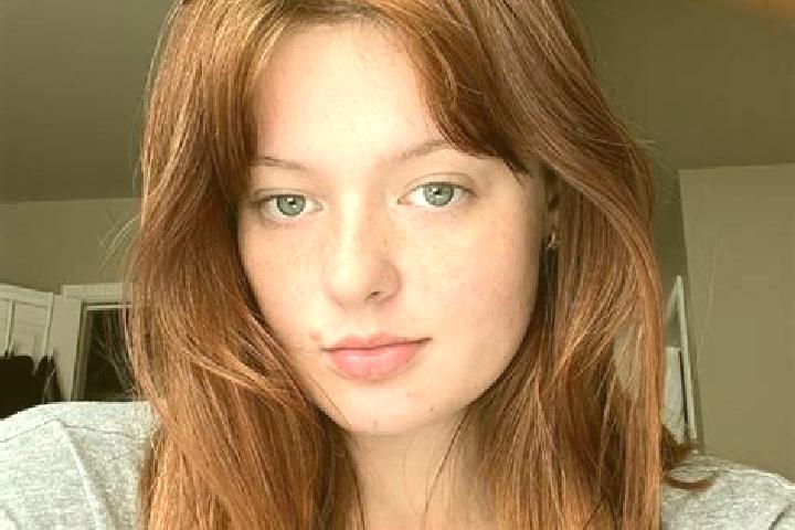 Clara, 32, a chestnut blue-eyed caucasian companion based in West Dundee. Offering Deep French Kissing, Massage, A-Level. Available for incall and outcall, d...