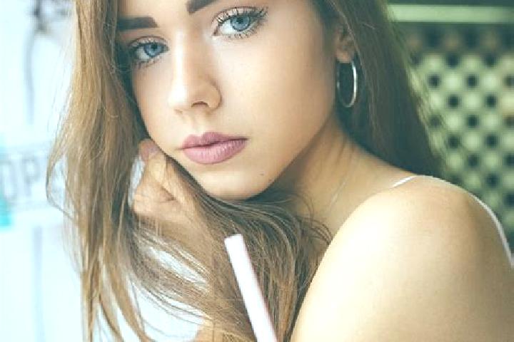 Clara, 32 — Escort in Chagey, France