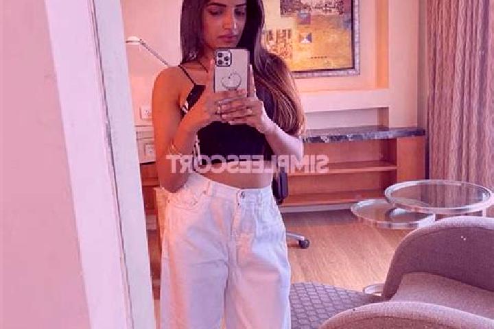 Clara, 32 — Escort in Green Valley, Australia
