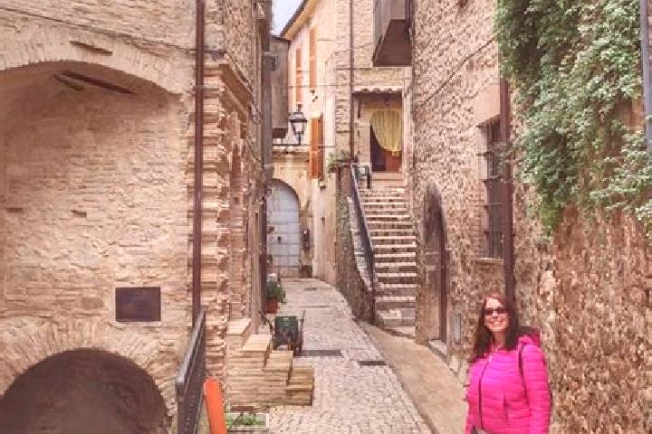 Clara, 32 — Escort in Poggio San Vicino, Italy