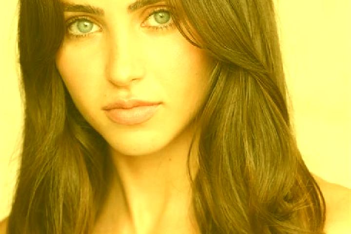 Clara, 33, a black hazel-eyed latina companion based in Pastrengo. Offering OWO, Dinner Date, A-Level. Available for incall and outcall, day and evening dates.
