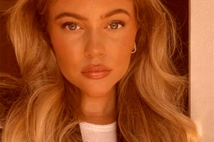 Clara, 33, a dark blonde dark-eyed ebony companion based in Towcester. Offering Deep French Kissing, Couples, Massage, BDSM. Available for incall and outcall...