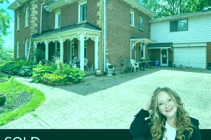 Clara, 33 — Escort in East Galt, Canada