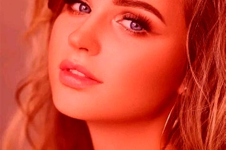 Clara, 34, a dark blonde blue-eyed slavic companion based in Hidalgo. Offering CIM, Tantra, Party Girl. Available for incall and outcall, day and evening dates.