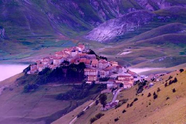 Clara, 34 — Escort in Castelluccio Inferiore, Italy