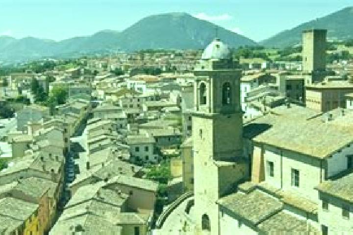 Clara, 34 — Escort in Castelraimondo, Italy
