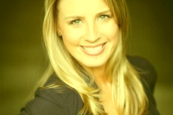 Clara, 34 — Escort in Duffy, Australia