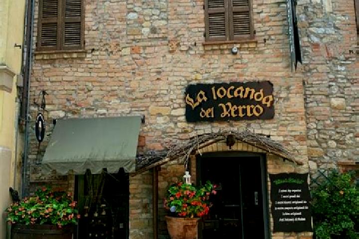 Clara, 35 — Escort in Montescudo, Italy