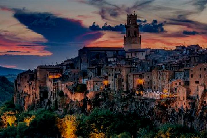 Clara, 35 — Escort in Pitigliano, Italy