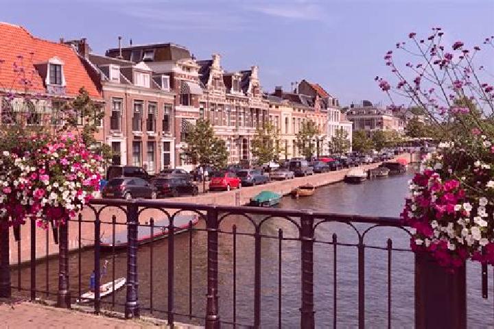 Clara, 35 — Escort in Spaarndam, Netherlands