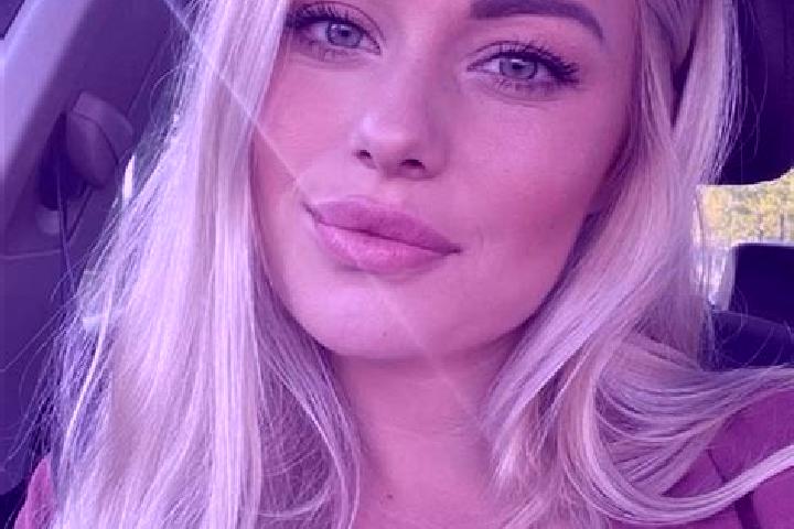 Clara, 36, a blonde hazel-eyed caucasian companion based in Bellerose Terrace. Offering Fetish, Travel Companion, Girlfriend Experience. Available for incall...