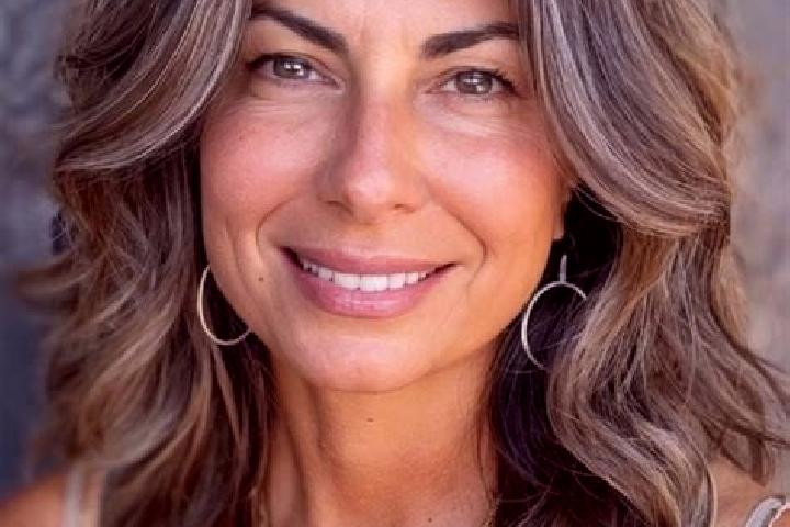 Clara, 36, a brunette grey-eyed middle eastern companion based in Stellanello. Offering Erotic Massage, GFE, OWO, Girlfriend Experience, CIM. Available for i...