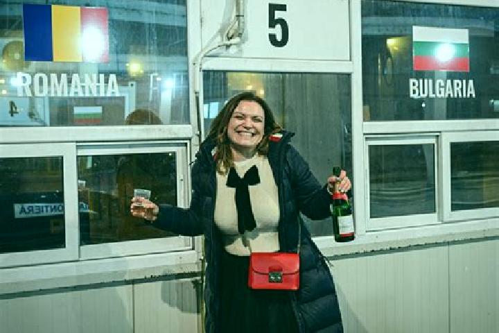 Clara, 36 — Escort in Fiscut, Romania