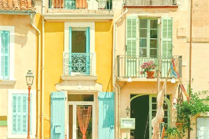 Clara, 36 — Escort in Soulignonne, France