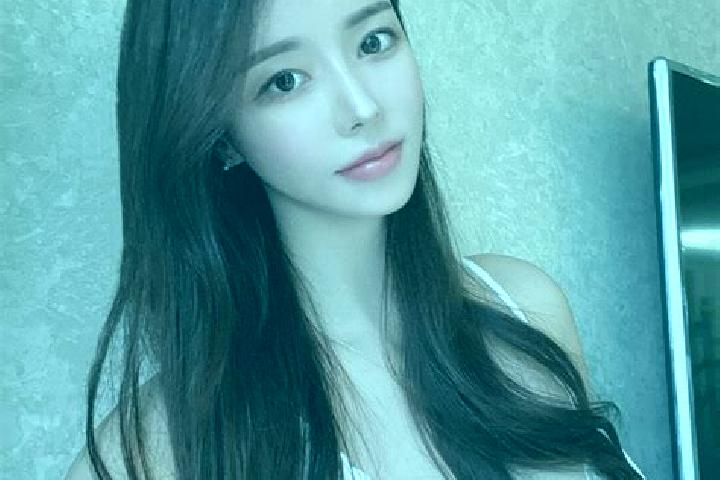 Clara, 36 — Escort in Zhongben, China