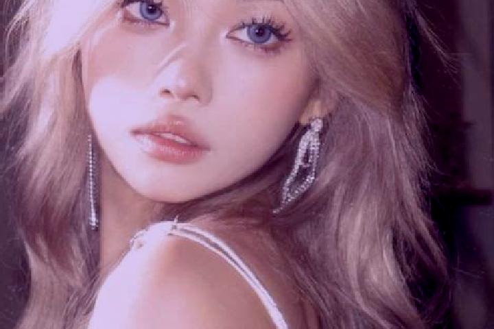 Clara, 37, a blonde brown-eyed asian companion based in Helston. Offering Couples, CIM, A-Level. Available for incall and outcall, day and evening dates.