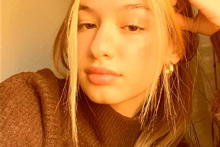 Clara, 37, a blonde brown-eyed ebony companion based in Artzenheim. Offering OWO, Party Girl, CIM. Available for incall and outcall, day and evening dates.