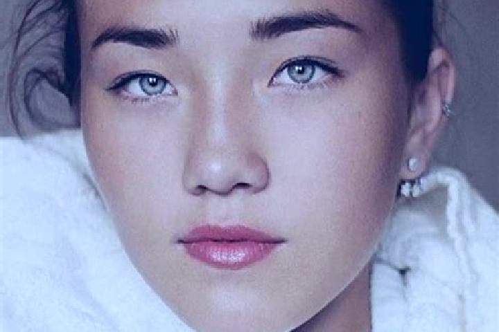 Clara, 37, a chestnut grey-eyed caucasian companion based in Aye Kyant. Offering Couples, OWO, Fetish. Available for incall and outcall, day and evening dates.