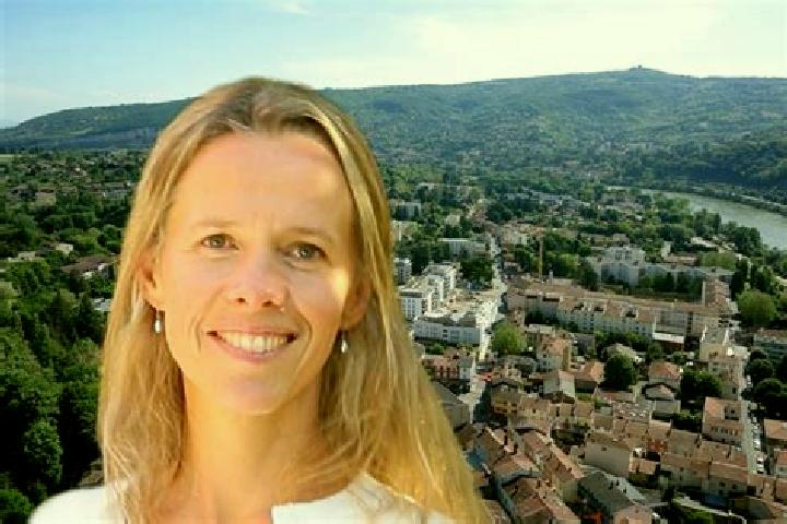 Clara, 37 — Escort in Fontaines-sur-Saone, France