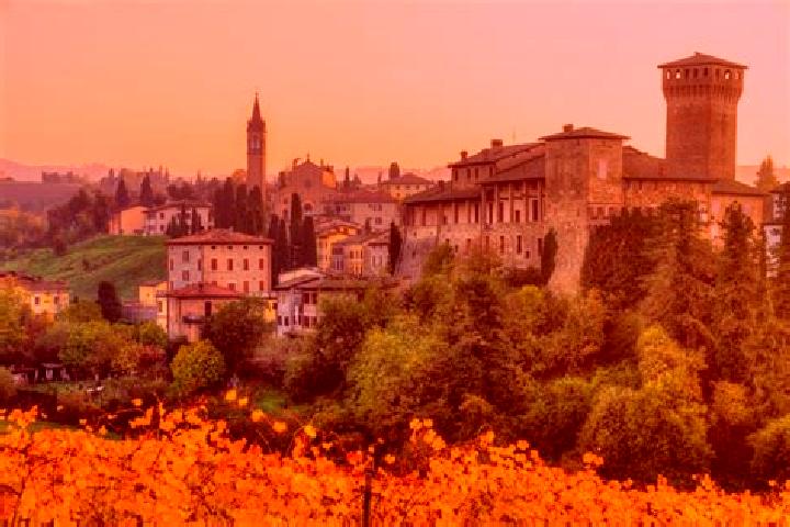 Clara, 37 — Escort in Levizzano Rangone, Italy