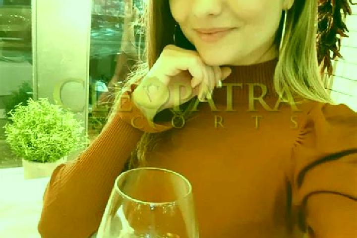 Clara, 38, a auburn brown-eyed latina companion based in Panchkula. Offering Erotic Massage, OWO, Dinner Date, Striptease. Available for incall and outcall, ...