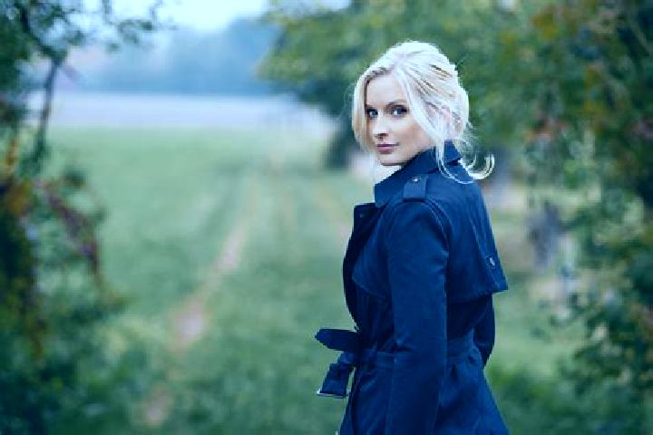 Clara, 38 — Escort in Allyn, United States