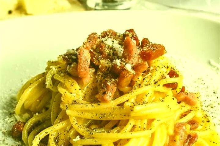 Clara, 38 — Escort in Carbonara, Italy