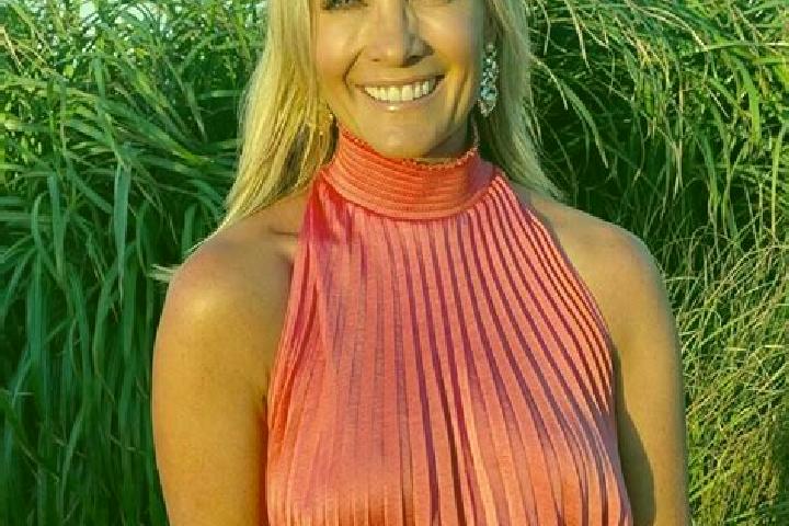 Clara, 38 — Escort in Evanston, Canada