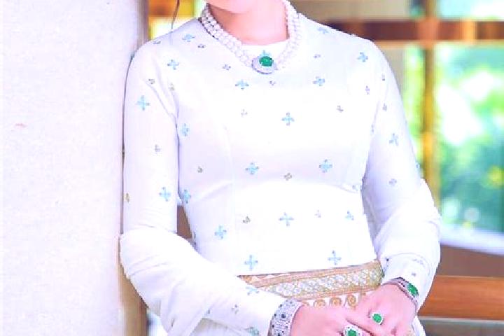 Clara, 38 — Escort in Lakang, Myanmar