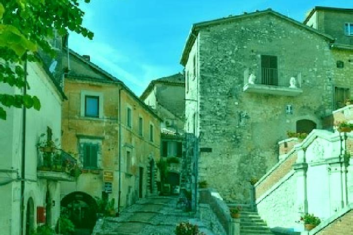 Clara, 38 — Escort in Roccasecca dei Volsci, Italy