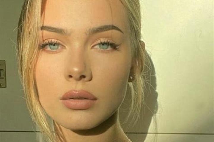 Clara, 39, a blonde dark-eyed european companion based in Greenvale. Offering Roleplay, Tantra, Massage. Available for incall and outcall, overnight bookings...