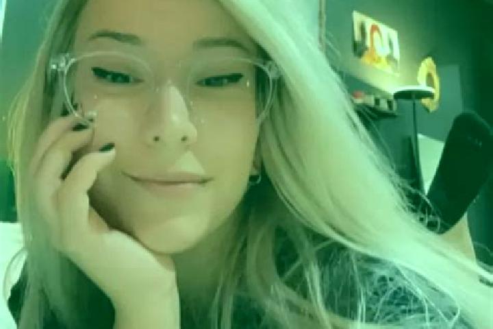 Clara, 39, a blonde grey-eyed caucasian companion based in Mount Carroll. Offering Tantra, Prostate Massage, Deep French Kissing. Available for incall and ou...