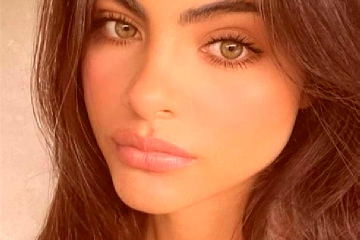 Clara, 39, a brunette green-eyed caucasian companion based in Teneria. Offering OWO, Fetish, A-Level. Available for incall and outcall, day and evening dates.