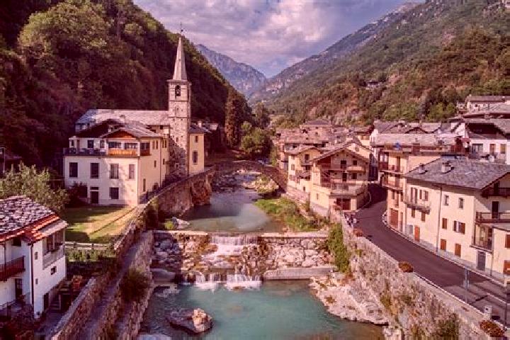 Clara, 39 — Escort in Fontainemore, Italy