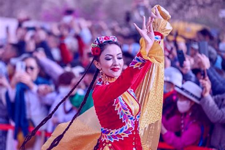 Clara, 39 — Escort in Kashgar, China