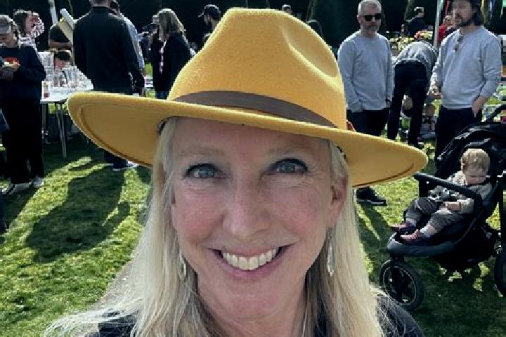 Clara, 39 — Escort in Sherston, United Kingdom