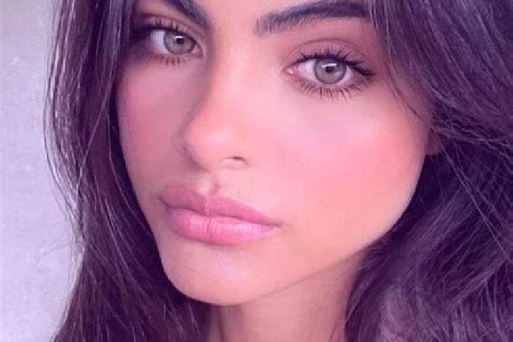 Eleanor, 20, a auburn hazel-eyed latina companion based in Pleugueneuc. Offering A-Level, Overnight, Travel Companion, GFE, Prostate Massage. Available for i...