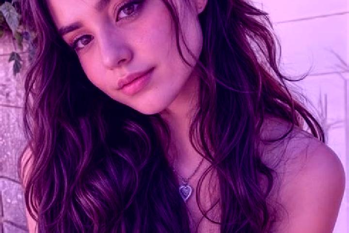 Eleanor, 20, a auburn hazel-eyed latina companion based in Smedjebacken. Offering OWO, Domination, Massage, Roleplay. Available for incall and outcall, overn...