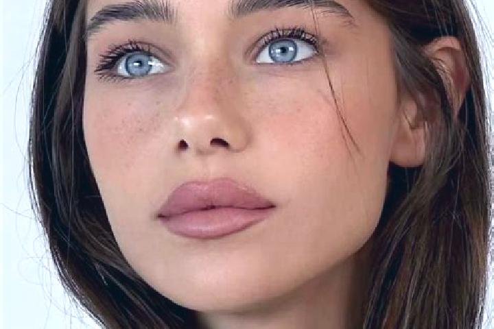 Eleanor, 20, a brunette amber-eyed latina companion based in Farrokhabad. Offering Massage, Tantra, Couples. Available for incall and outcall, overnight book...
