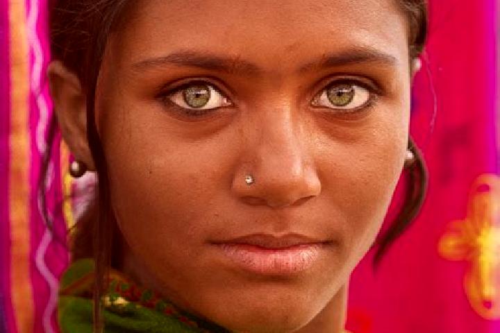 Eleanor, 20, a chestnut green-eyed indian companion based in Salteras. Offering A-Level, Overnight. Available for incall and outcall, day and evening dates.