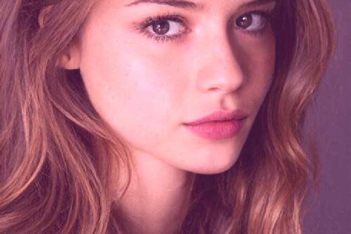 Eleanor, 20, a chestnut grey-eyed latina companion based in Val-de-Meuse. Offering Overnight, A-Level, 69. Available for incall and outcall, day and evening ...