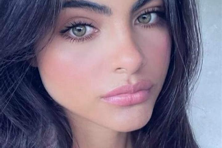 Eleanor, 20, a red green-eyed caucasian companion based in Oosseld. Offering CIM, Couples, OWO, Domination. Available for incall and outcall, overnight booki...