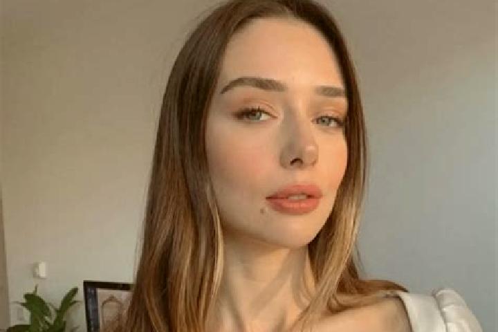 Eleanor, 20 — Escort in Afra, Greece