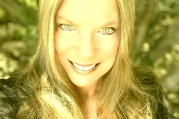 Eleanor, 20 — Escort in Bayard, United States
